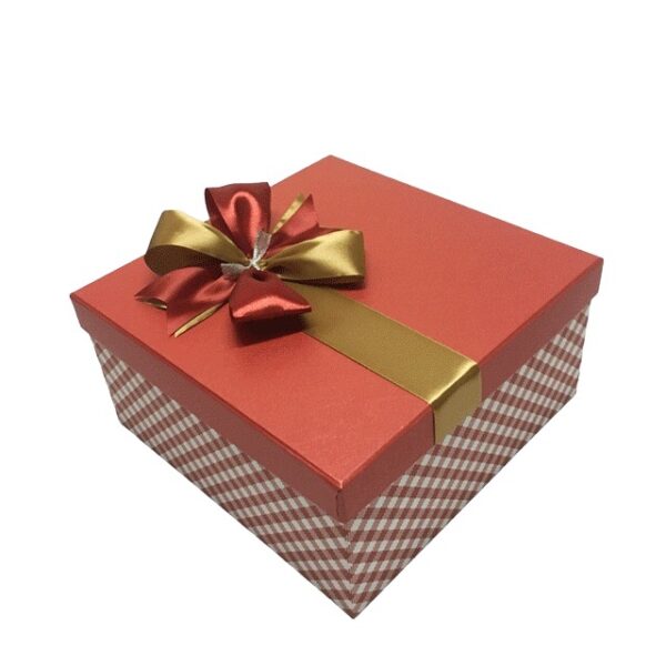 Hộp quà vuông đỏ - màu caro - 22x22x11cm